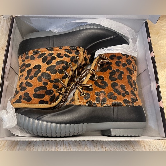 Simply Southern Shoes - NWT simply southern leopard duck/rain boots